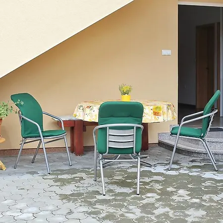 Robert Апартаменты Задар