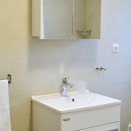 Robert Apartment *