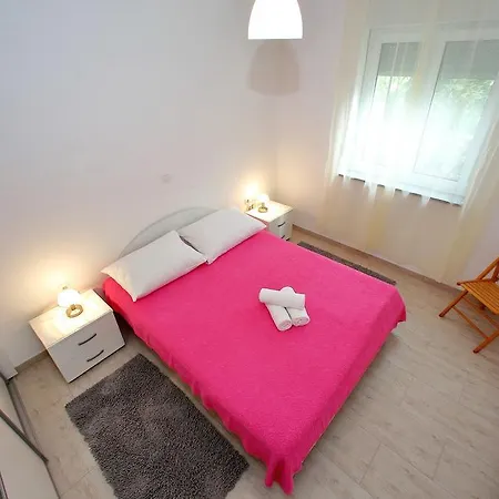 Robert Апартаменты Задар