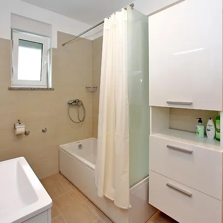 Robert Apartment *