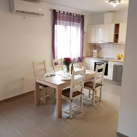 Robert Apartment *
